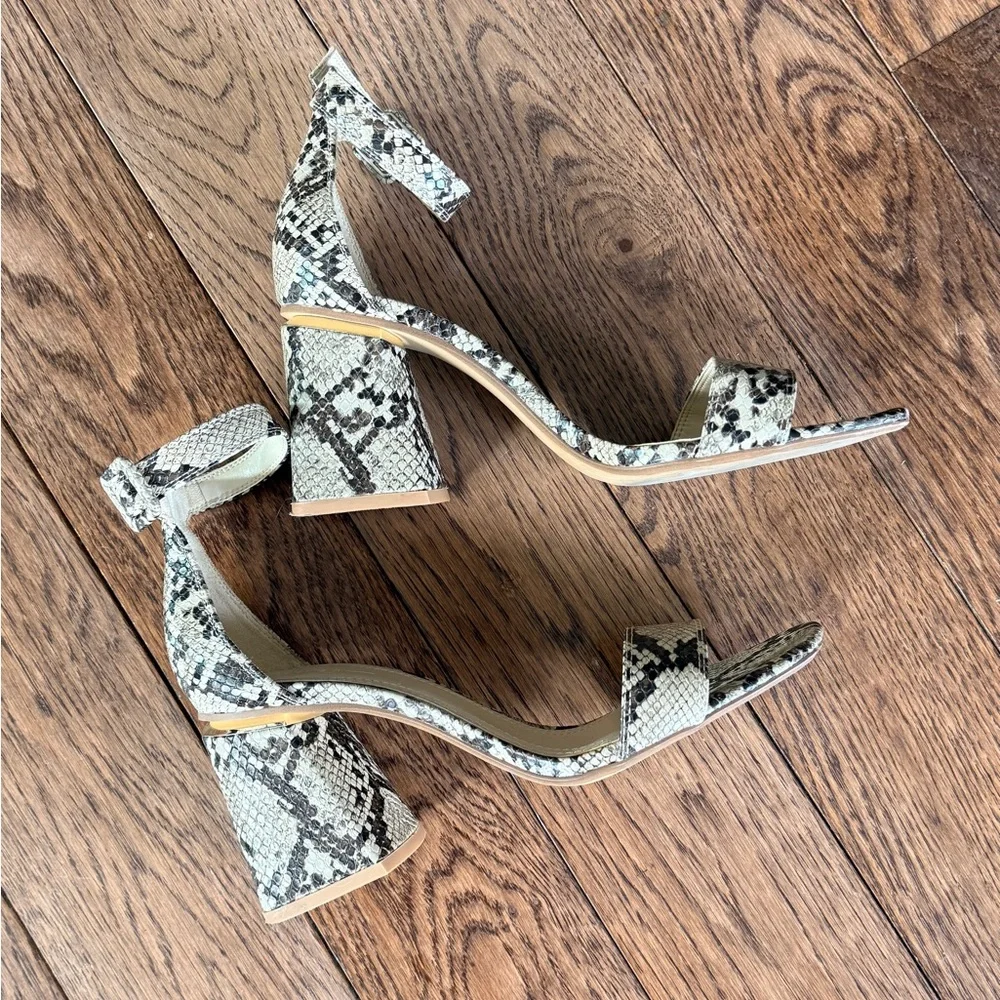 Bershka Snakeskin Heels Square Toe Block Heel Sandals Size 9 Chic Trendy Neutral